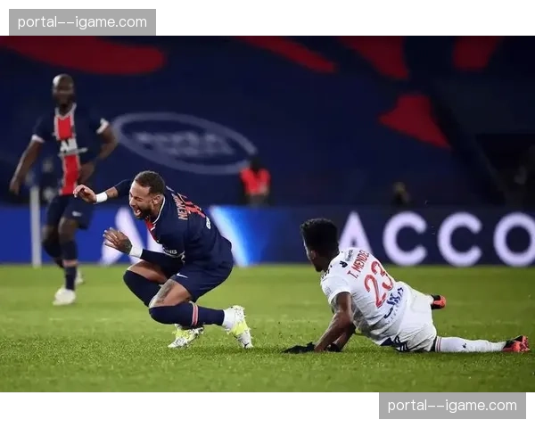 摩纳哥官宣主力中场伤停六周,欧冠席位争夺受挫 摩纳哥官宣主力中场伤停六周,欧冠席位争夺受挫